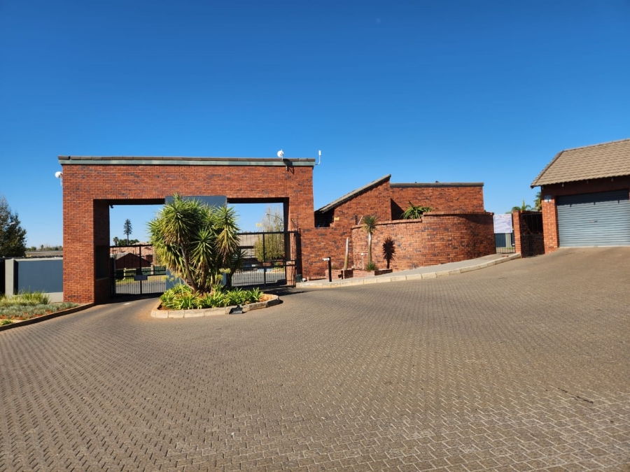 To Let 2 Bedroom Property for Rent in Pentagon Park Free State